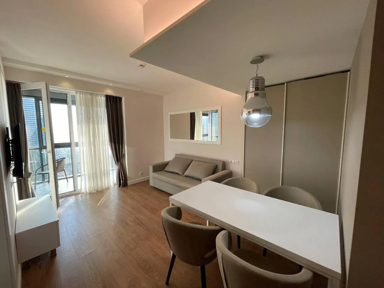Skyline Apartments 巴统